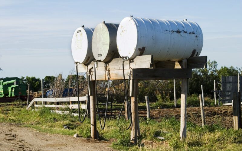 Escasez de combustible interrumpe operaciones de granjas lecheras en Nueva Zelanda