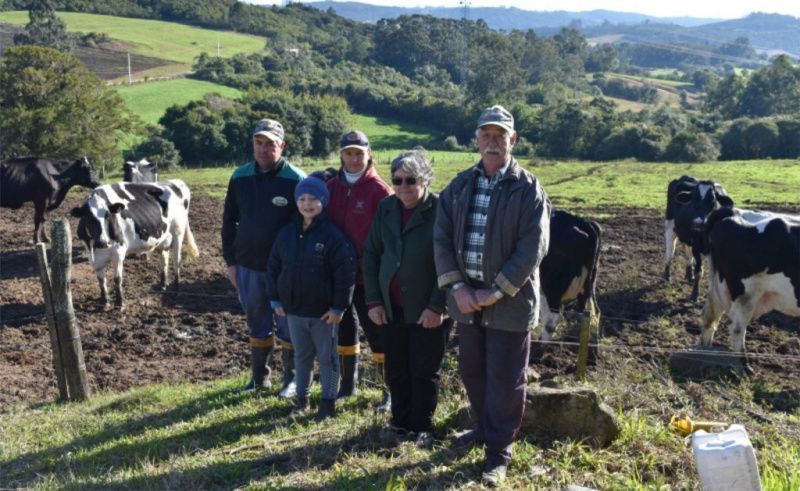 La familia Coruja invierte en su granja lechera a pesar de los costos crecientes