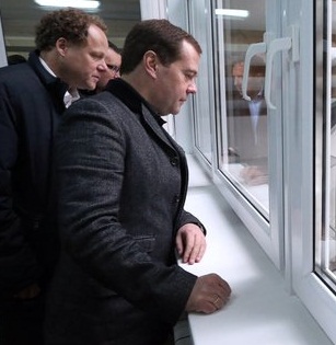 Дмитрий Медведев на молочном предприятии "ЭкоНиваАгро" Дмитрий Медведев на молочном предприятии "ЭкоНиваАгро"