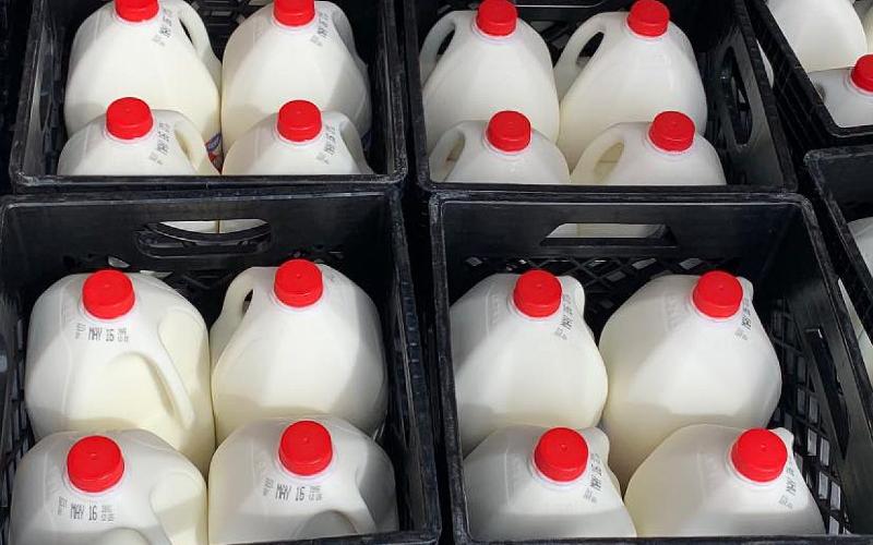 Новая дотация в размере 5 долларов на производство молочных продуктов вызывает споры о ценах на молоко в США Новая дотация в размере 5 долларов на производство молочных продуктов вызывает споры о ценах на молоко в США