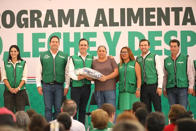 Manolo Jiménez launches Coahuila milk, egg and pantry programme