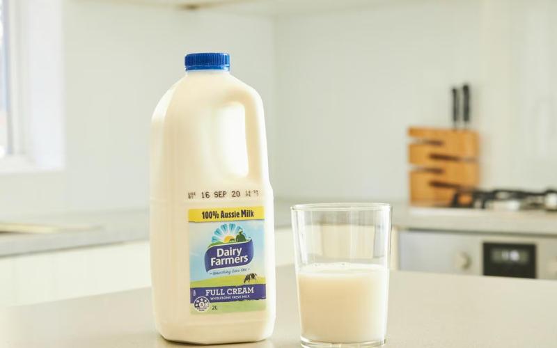 Bega Cheese Implementa Recargo para Abordar el Aumento de Costos Lácteos