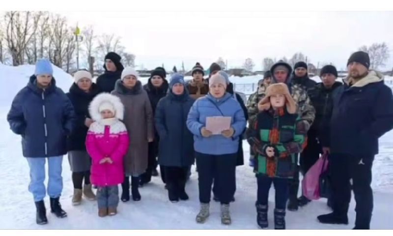 «Коровы у нас гибнут от “неящура”»: в Новосибирске задержан журналист, освещавший изъятие скота