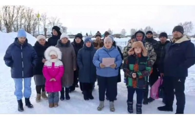 «Коровы у нас гибнут от “неящура”»: в Новосибирске задержан журналист, освещавший изъятие скота