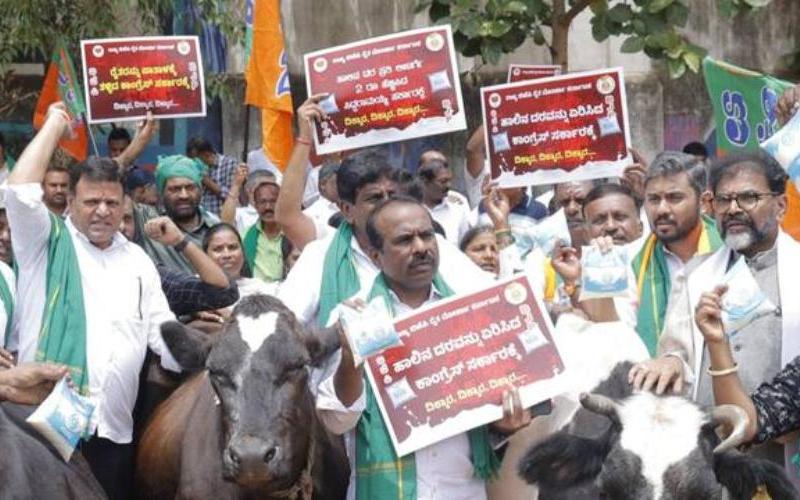 Karnataka Farmers Protest Against Discounted Milk Prices on E-commerce