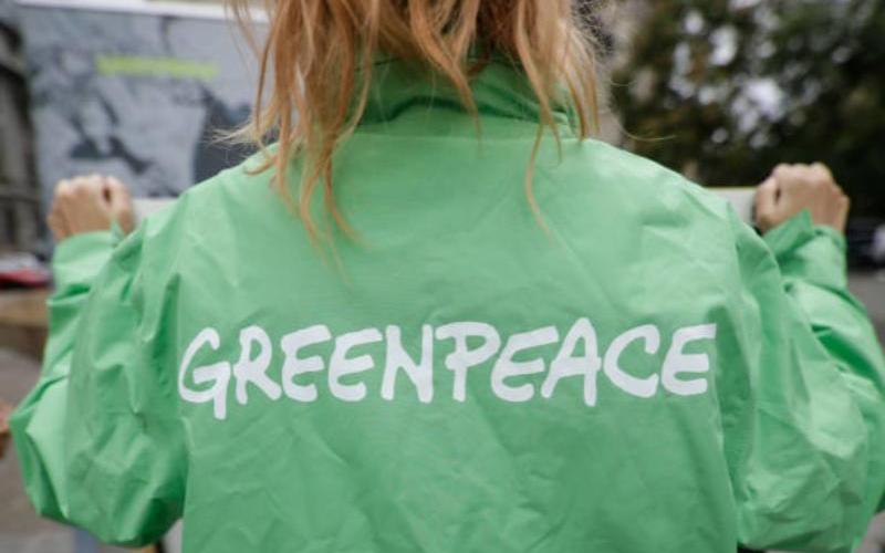 Greenpeace проецирует экологические послания на штаб-квартиру Fonterra