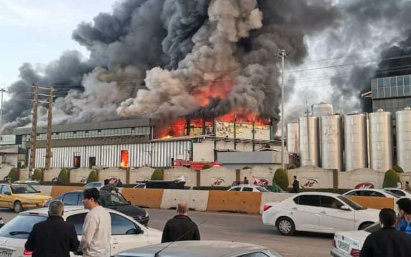İran'daki Kalleh Süt Ürünleri Fabrikasında Patlama Büyük Bir Yangına Neden Oldu