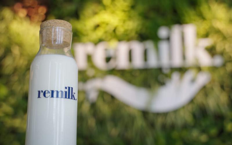 إسرائيل: شركتا Gad Dairies وRemilk تقدمان حليبًا خاليًا من الأبقار إلى السوق