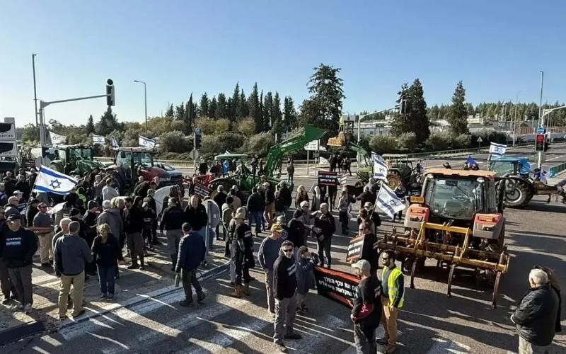 İsrailli Çiftçiler, Maliye Bakanı'nın Önerdiği Süt Ürünleri Reformunu Protesto Ediyor