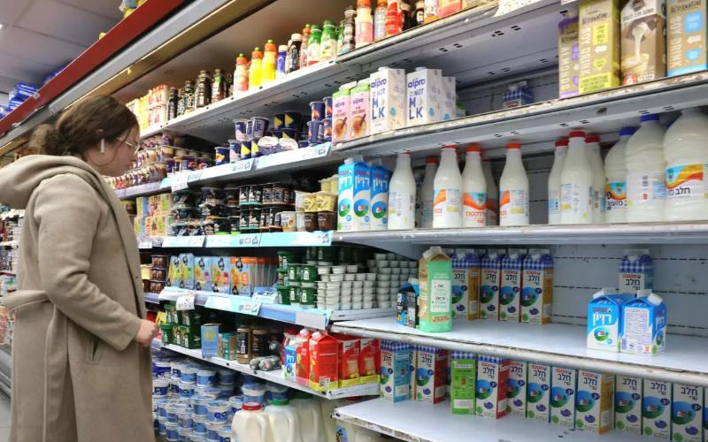 以色列乳品农场罢工导致超市牛奶短缺