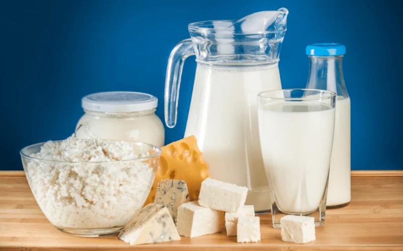 Los precios globales de productos lácteos caen ante presiones geopolíticas y de mercado