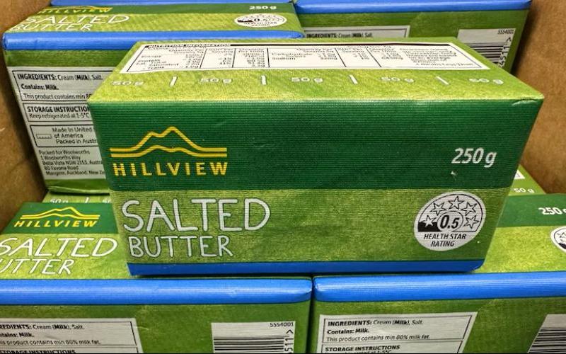 Австралийские молочные производители критикуют Woolworths за продажу масла, произведенного в США