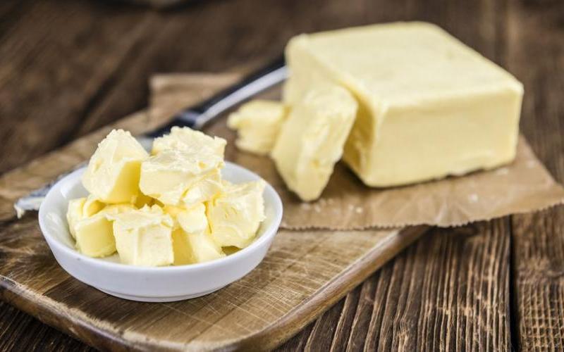 أوكرانيا تواجه فائضًا في الزبدة وسط تراجع الصادرات وارتفاع الواردات