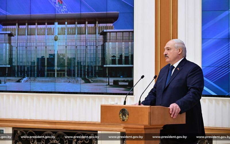 ألكسندر لوكاشينكو يطالب بخفض تكاليف البناء للمجمعات الألبانية