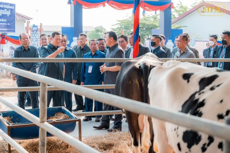 Cambodian Dairy Leaders Seek Growth Ideas at World Dairy Expo