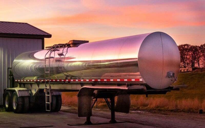 FMMO Milk Prices Fall Below $20, Impacting U.S. Dairy Producers