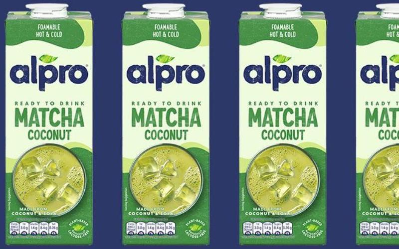 Alpro Introduce la Primera Bebida de Matcha de Soya y Coco en el Reino Unido