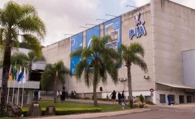 Piá suspende la producción mientras Tirol considera comprar su marca