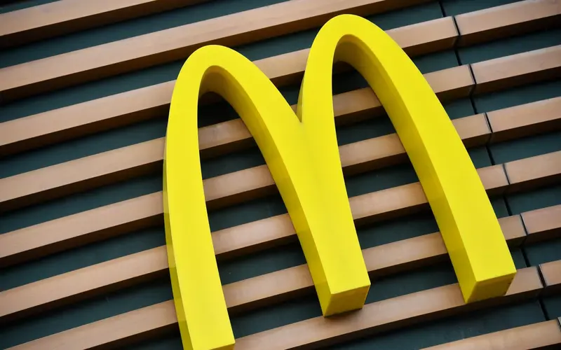 Квартальная чистая прибыль McDonald's упала на 12%