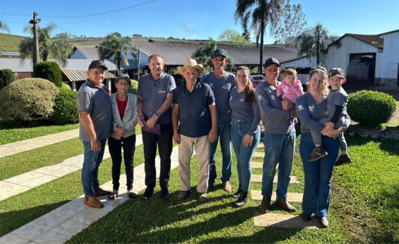 Granja Brancher brings four generations together and produces 3,800 litres daily