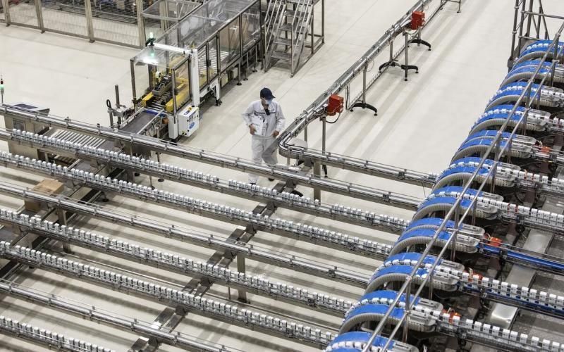 Yili's $6.5 Billion Tech Bond Issuance Transforms Dairy Sector