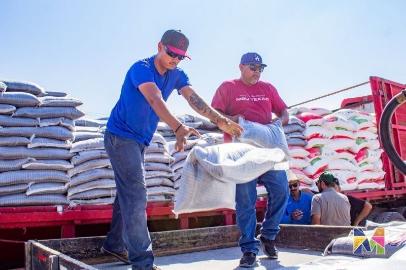 Meoqui Distributes 74 Tons of Agricultural Supplies to Farmers