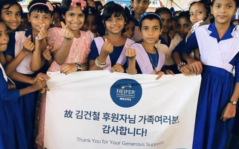 Heifer Kore'nin Süt Girişimi Bangladeş'te Yetersiz Beslenmeye Karşı Mücadele Ediyor