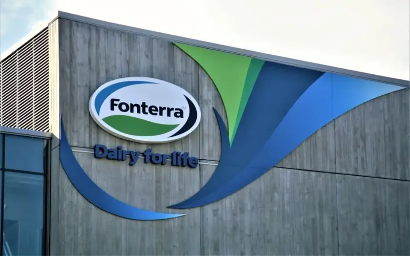 Молочная война разгорается: ACM подала в суд на Fonterra из-за контрактов с фермерами