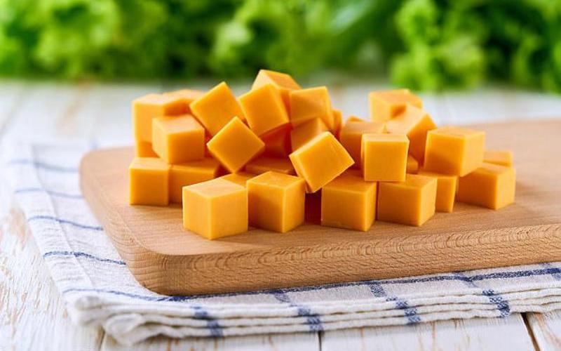 La enzima FPC en el queso genera controversia sobre el etiquetado en EE.UU. y Australia